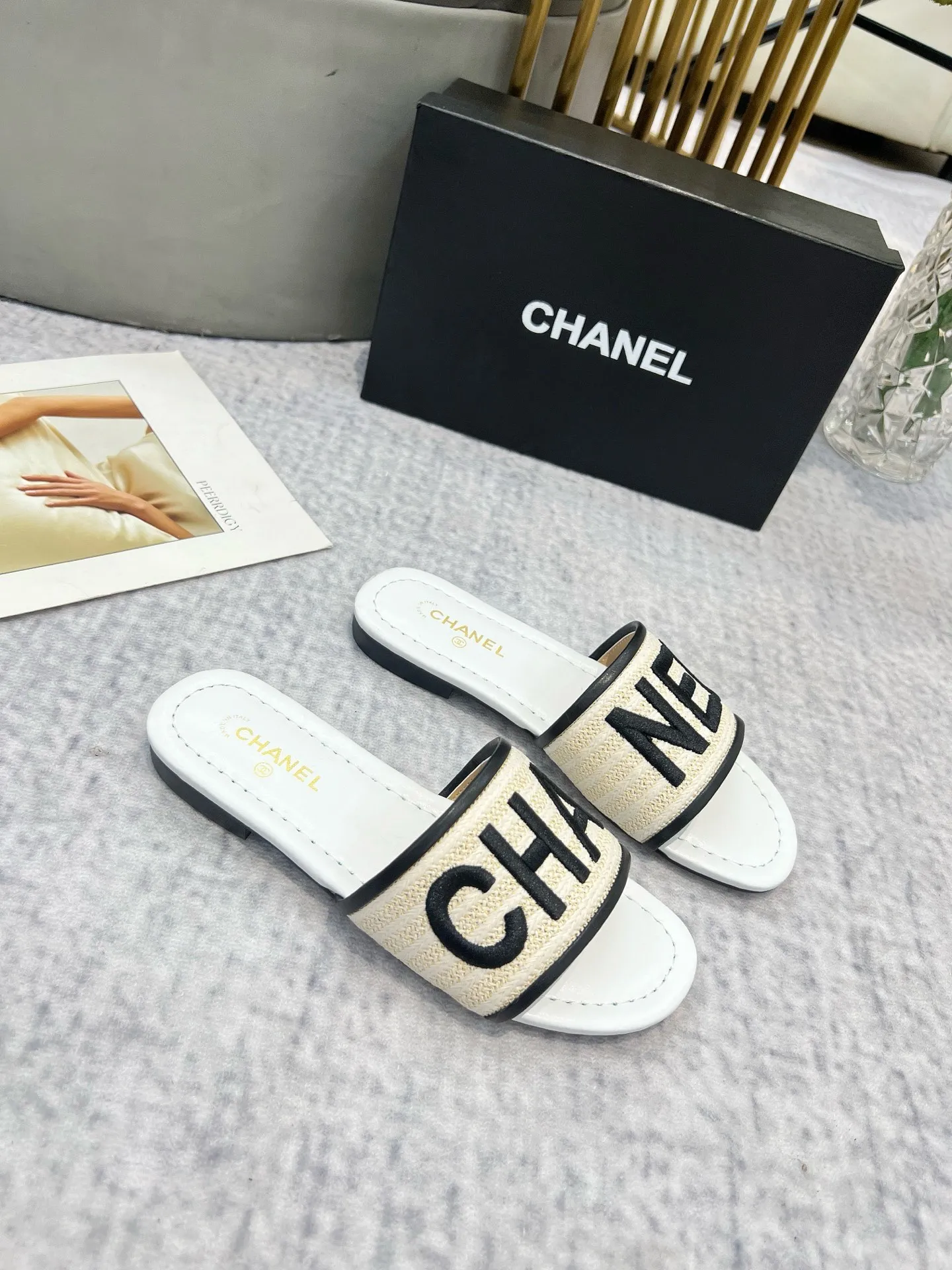 👟👟Ex-factory price 340👟👟 Genuine leather sole +30 CHANEL, the upper uses three-dimensional electric embroidery technology, the upper foot is comfortable, soft and breathable, must-have size 35-43 every day, leather sole +30
